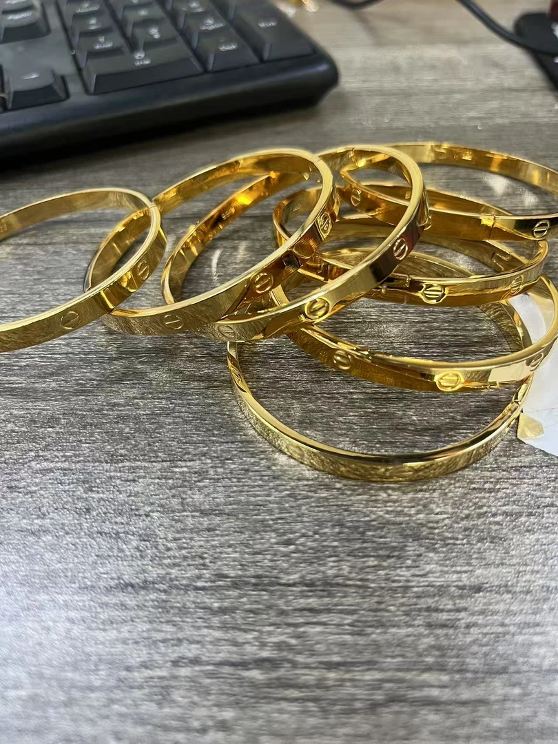 垚会长--——男女同款卡家卡扣手镯a44