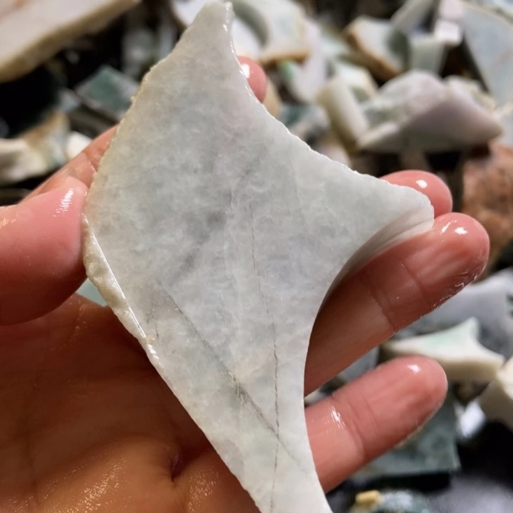 翡翠颈饰未镶嵌天然翡翠