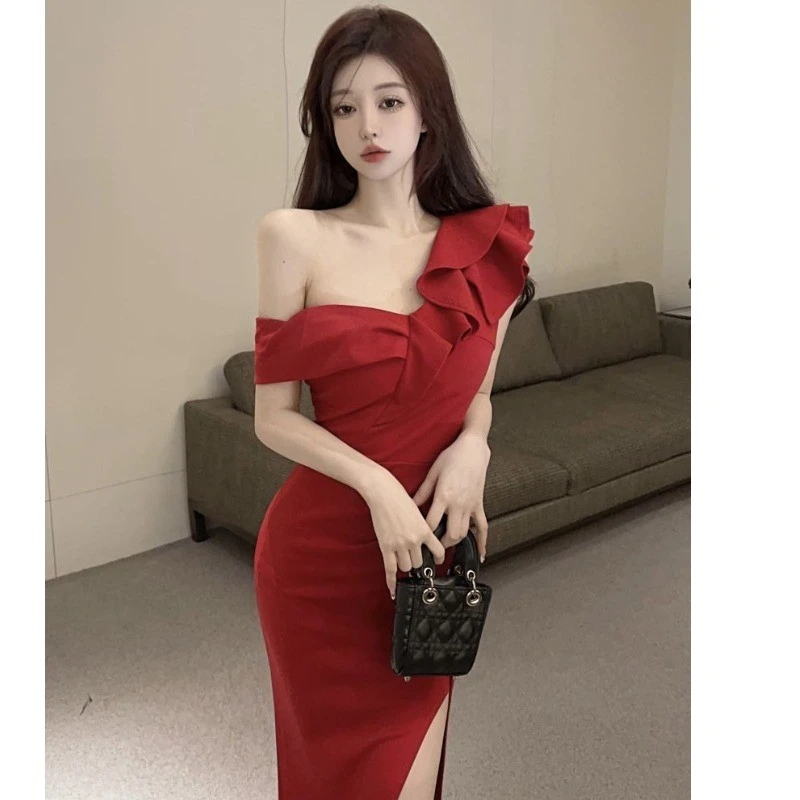 法式赫本风轻奢小众高级感气质长款红色礼服女夏不规则开叉连衣裙