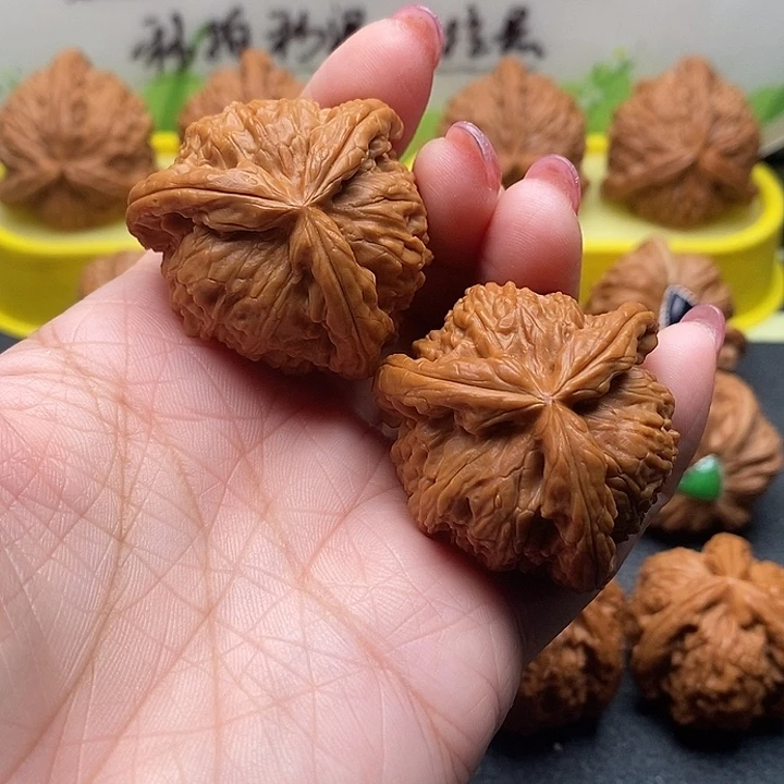 核桃39拼接白狮子