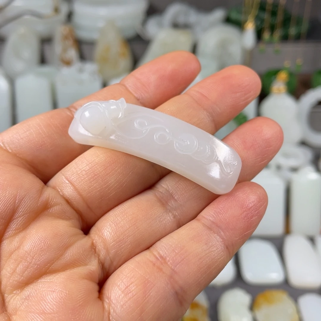 和田玉颈饰未镶嵌手*刀