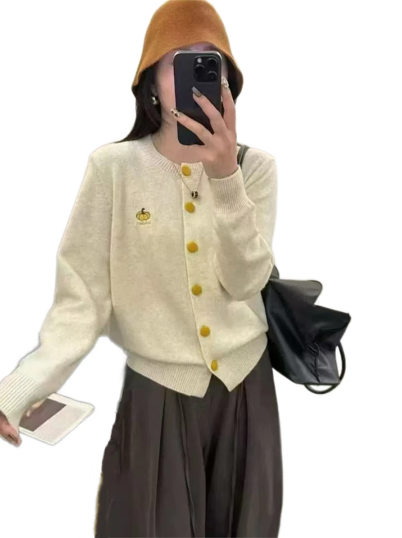 南瓜包扣针织开衫