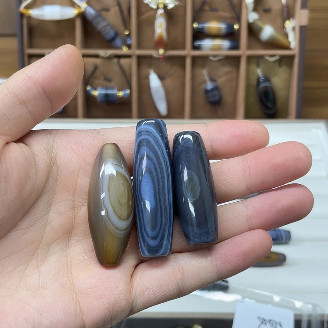 夏***天玛瑙/玉髓合金颈饰