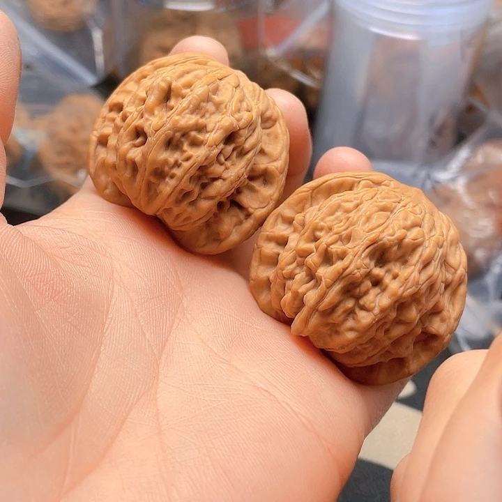 文玩核桃吊坠球虎一对