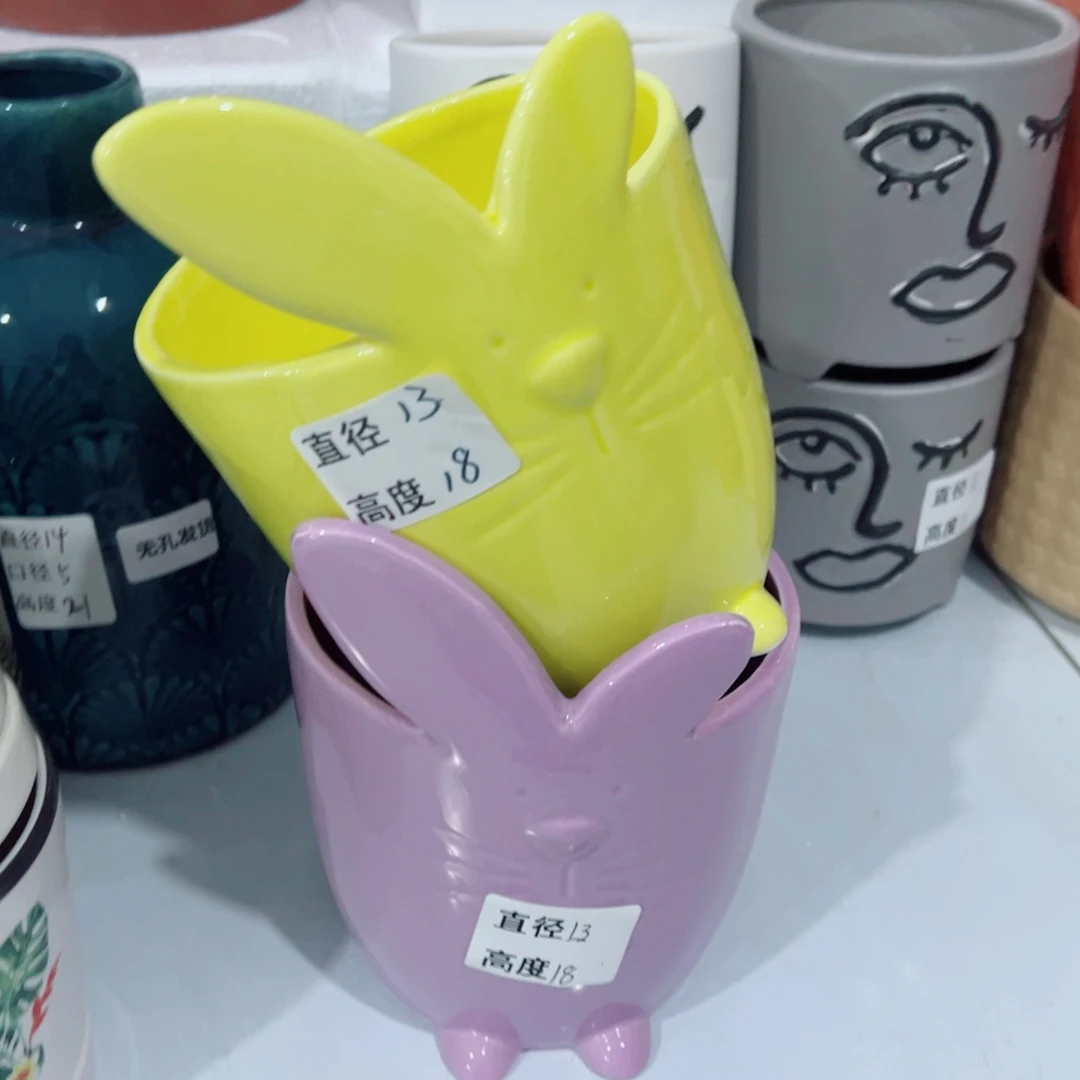 有孔，陶瓷花盆满10米包邮发货。