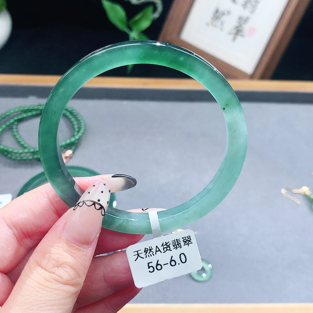 翡翠手镯（圆镯）未镶嵌