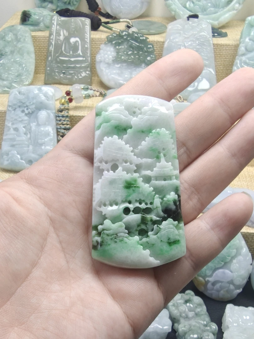 纯天然A货翡翠山水吊坠
