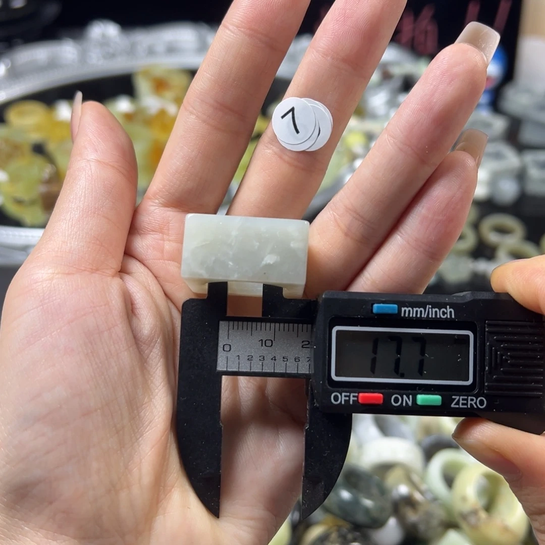 蛇纹石玉未镶嵌戒指