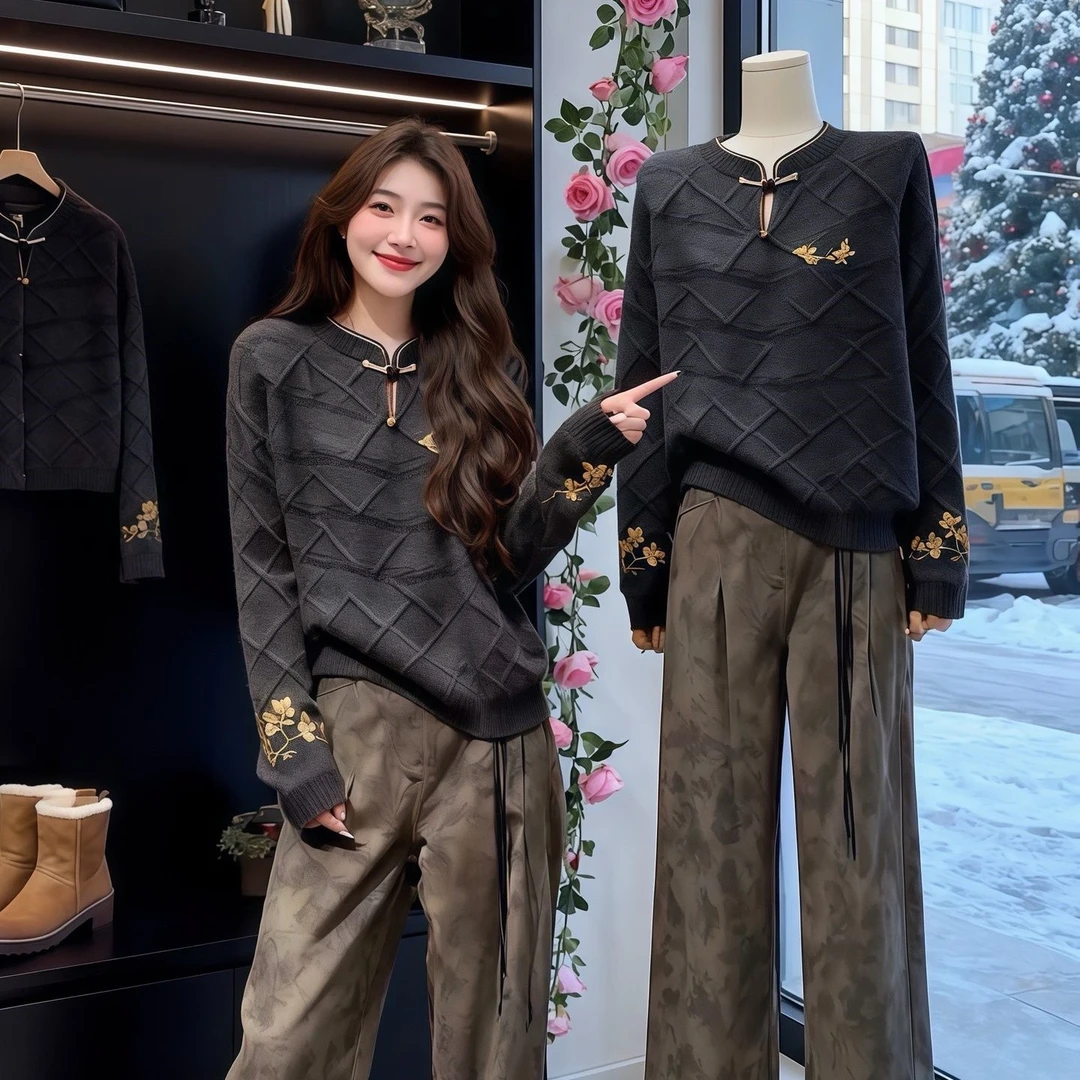 新中式立领盘扣软糯针织衫女秋冬深灰色刺绣花朵大码毛衣高端精致
