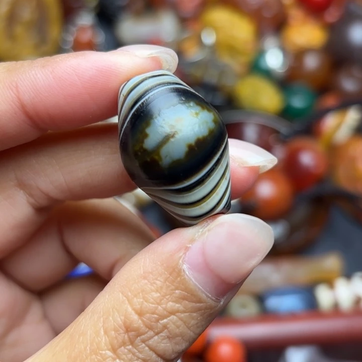 中***进玛瑙/玉髓未镶嵌颈饰