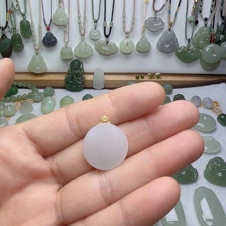 蝴****颈饰未镶嵌和田玉