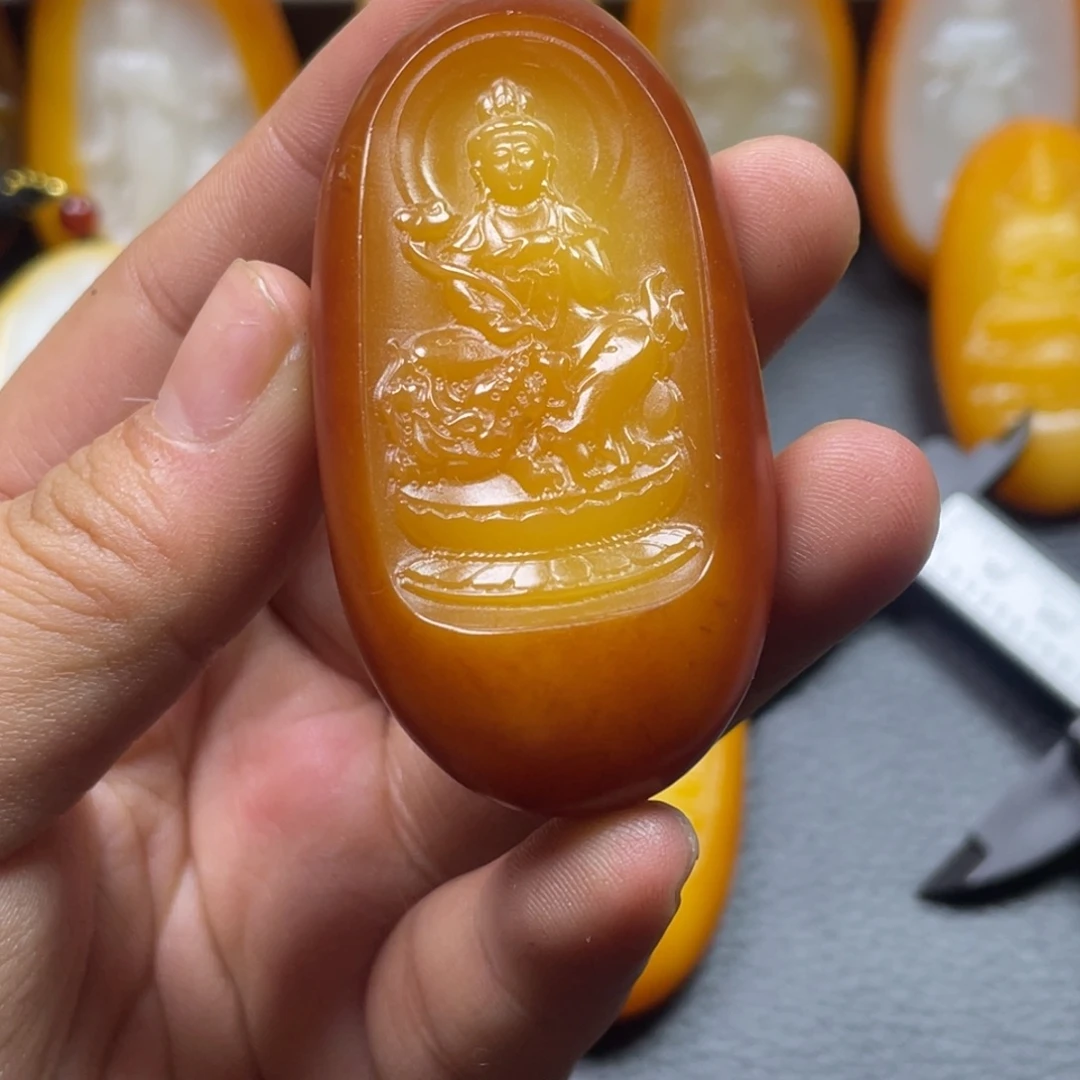 边***去颈饰未镶嵌和田玉