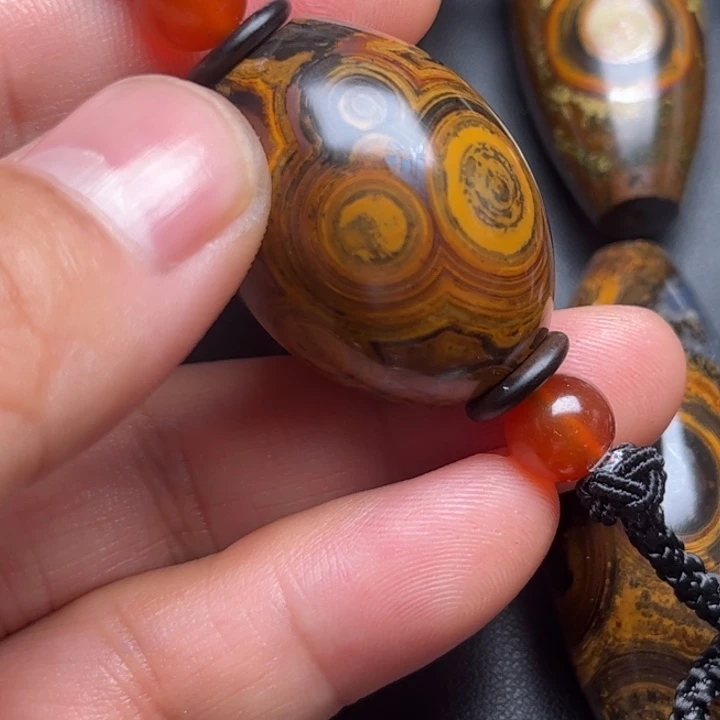 阿***华查罗石未镶嵌颈饰珠