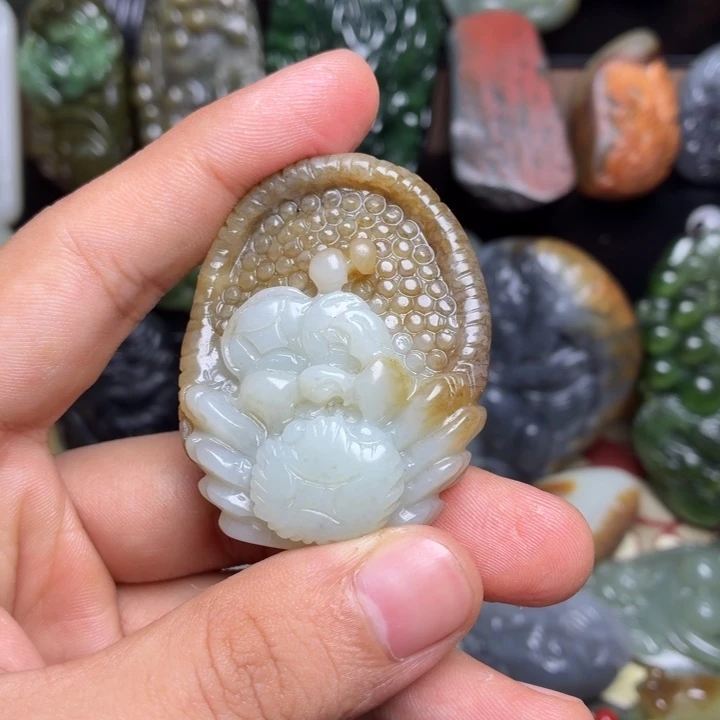 晗***沁和田玉未镶嵌颈饰