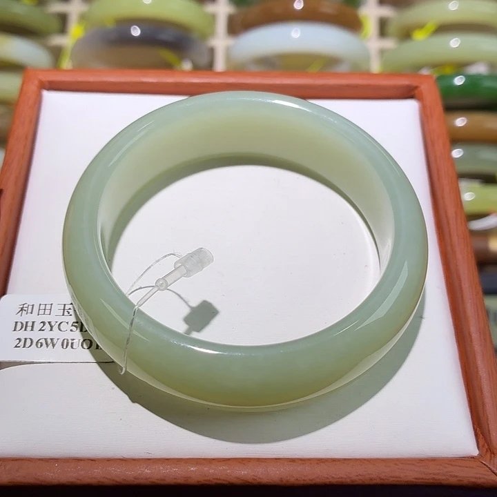 和田玉未镶嵌手镯新疆且末