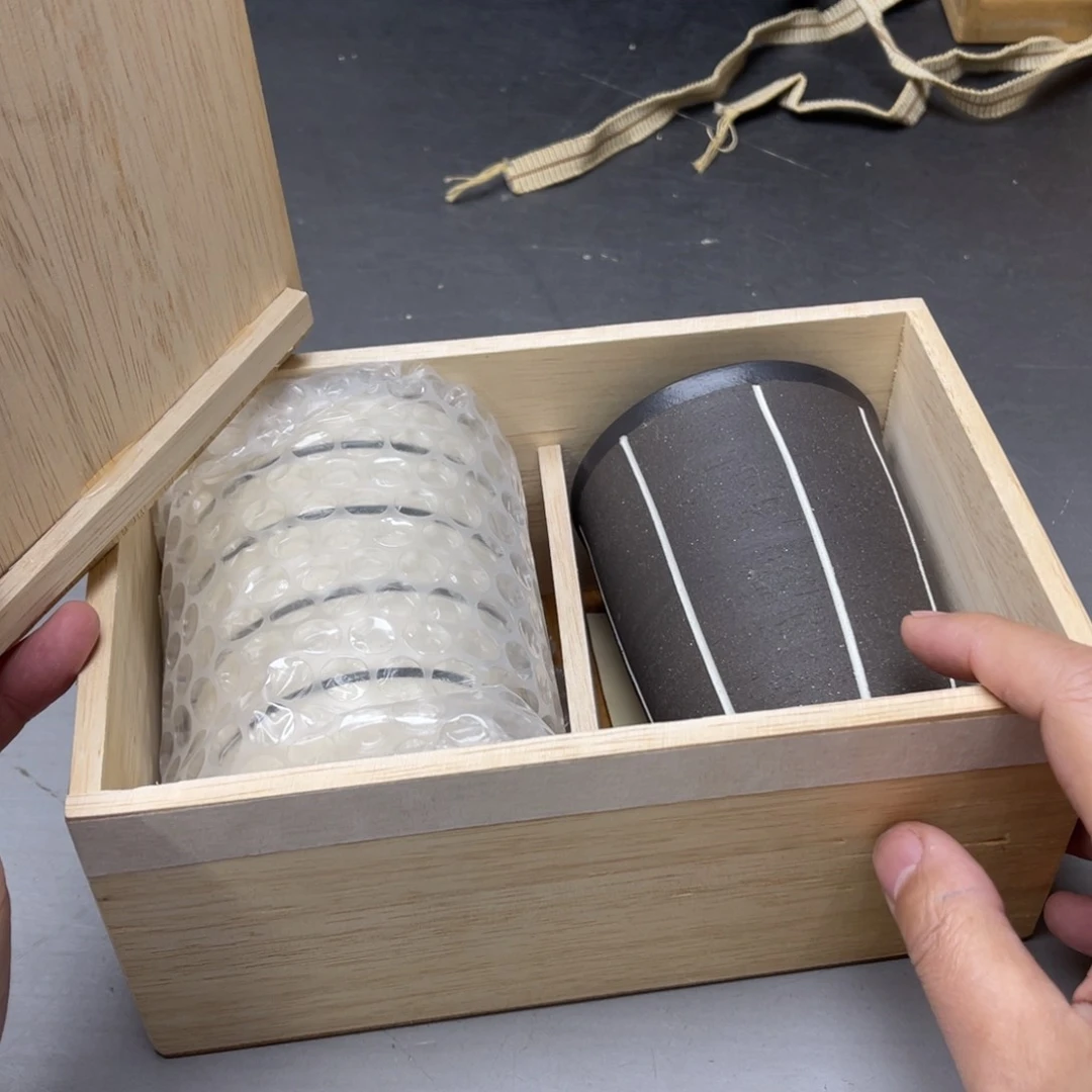 瓷片扶***舒密密麻麻地铺满一地