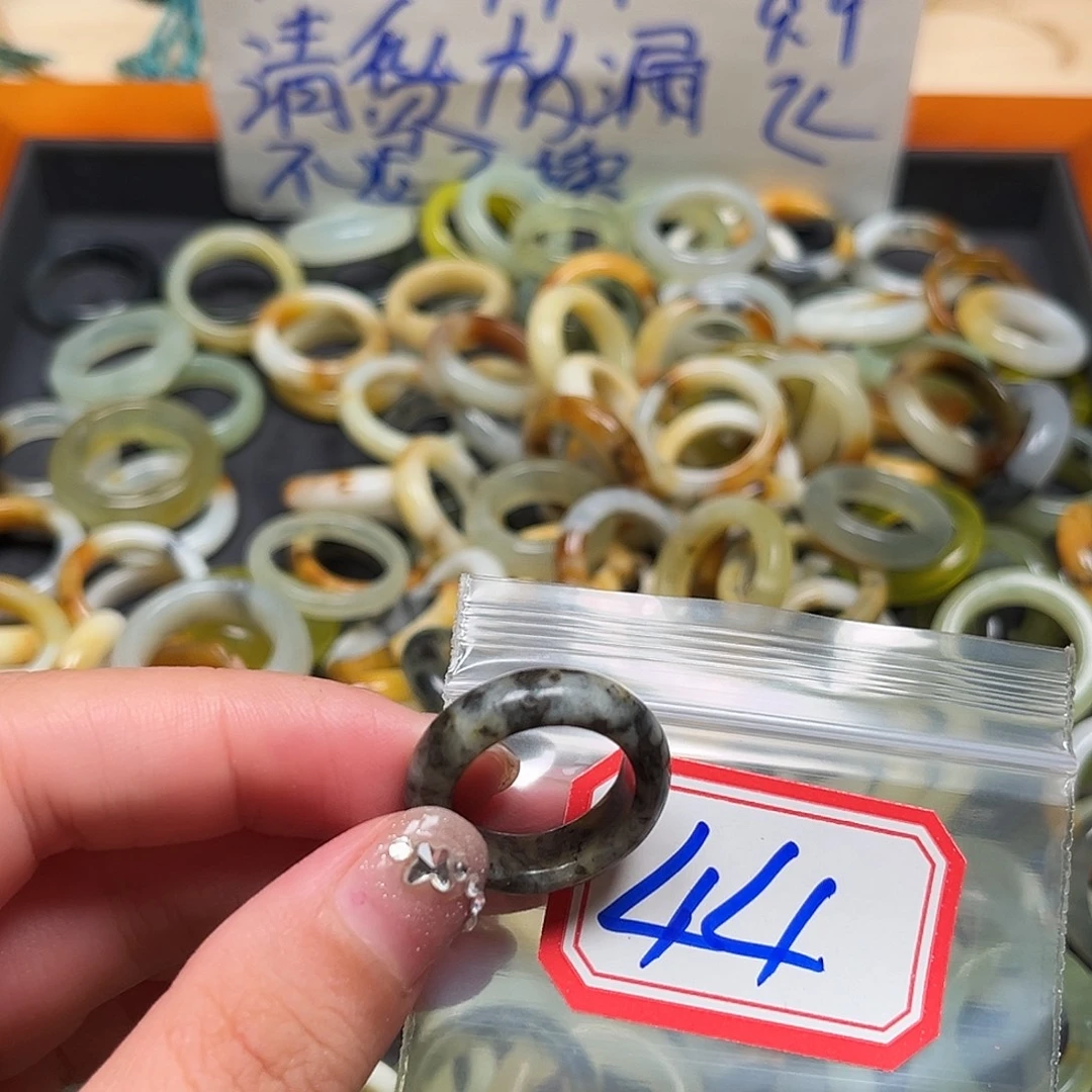 哎***包未镶嵌蛇纹石玉珠宝奇石