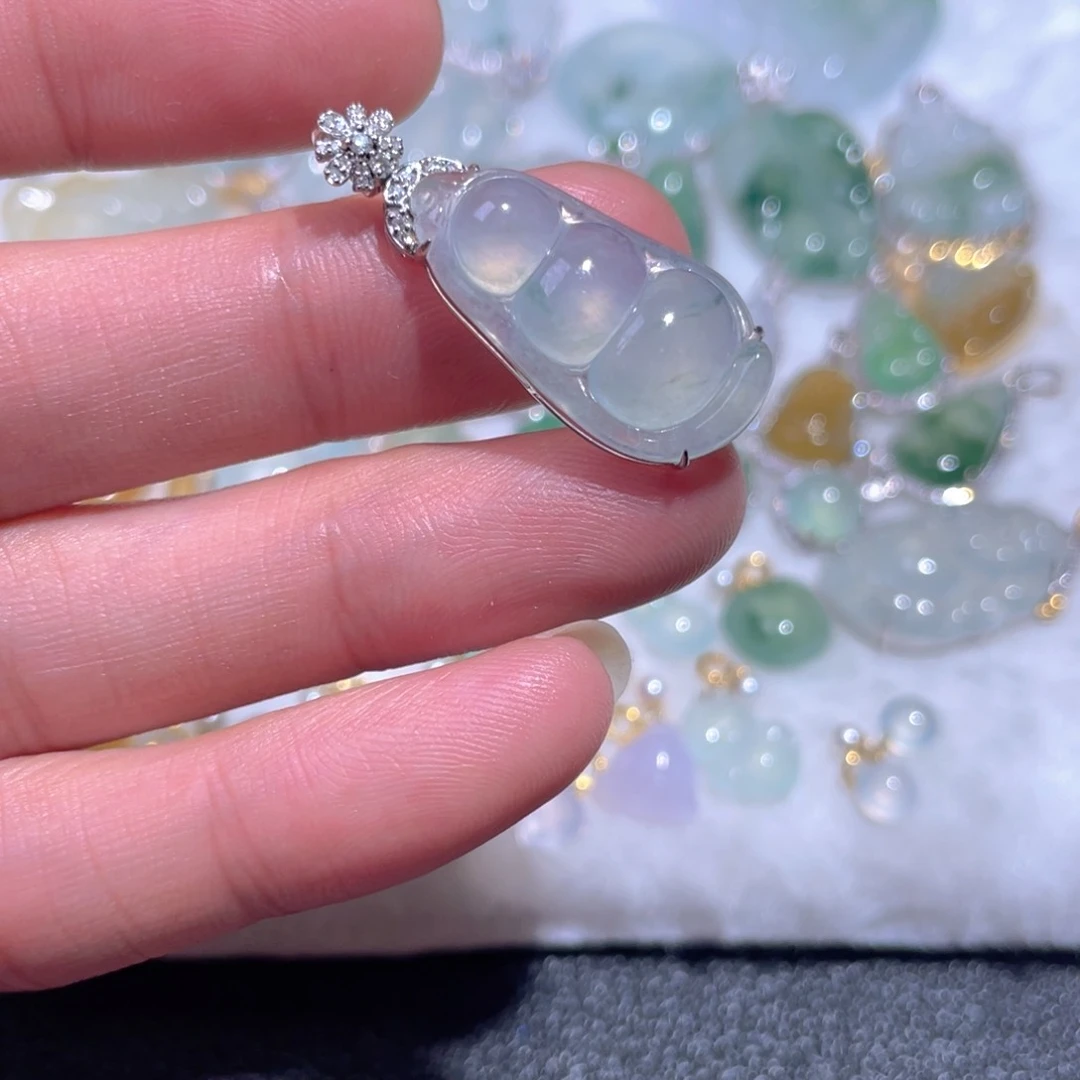 颈饰18K金镶嵌翡翠翡翠