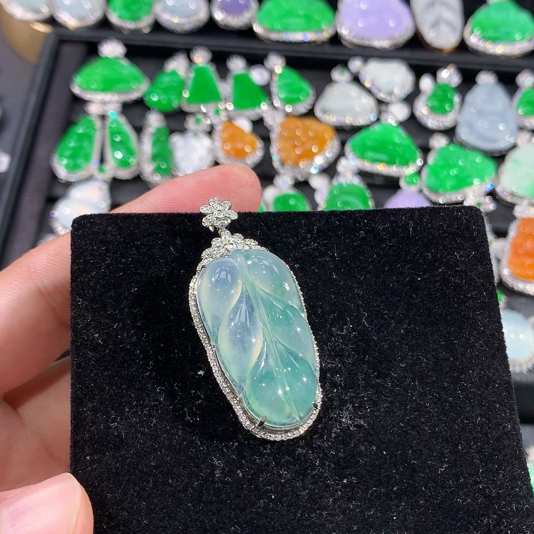 翡翠18K金镶嵌颈饰