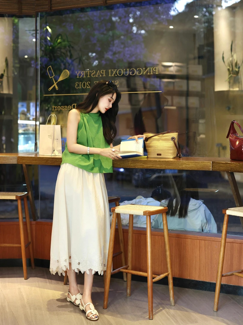 2025夏季新款法式独特漂亮绝美多巴胺绿色气质无袖衬衫女半身裙