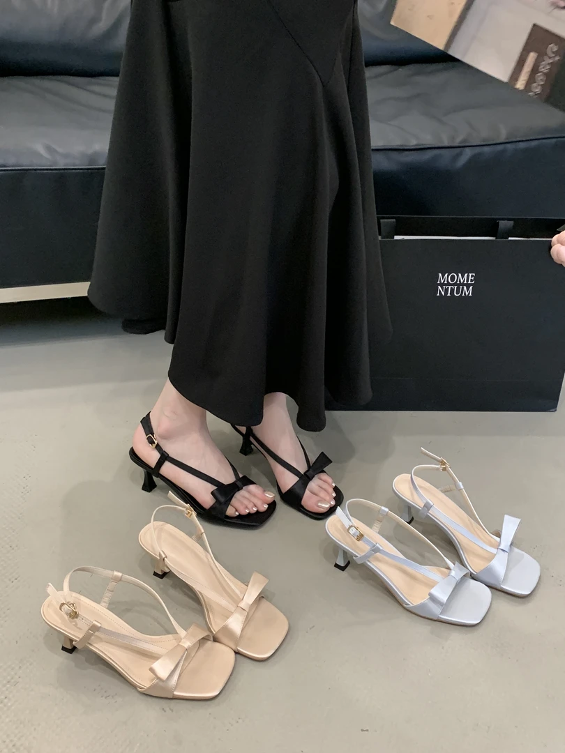 樾小玥~ 2025夏季新款蝴蝶结香槟凉鞋气质显白一字带仙女高跟女鞋
