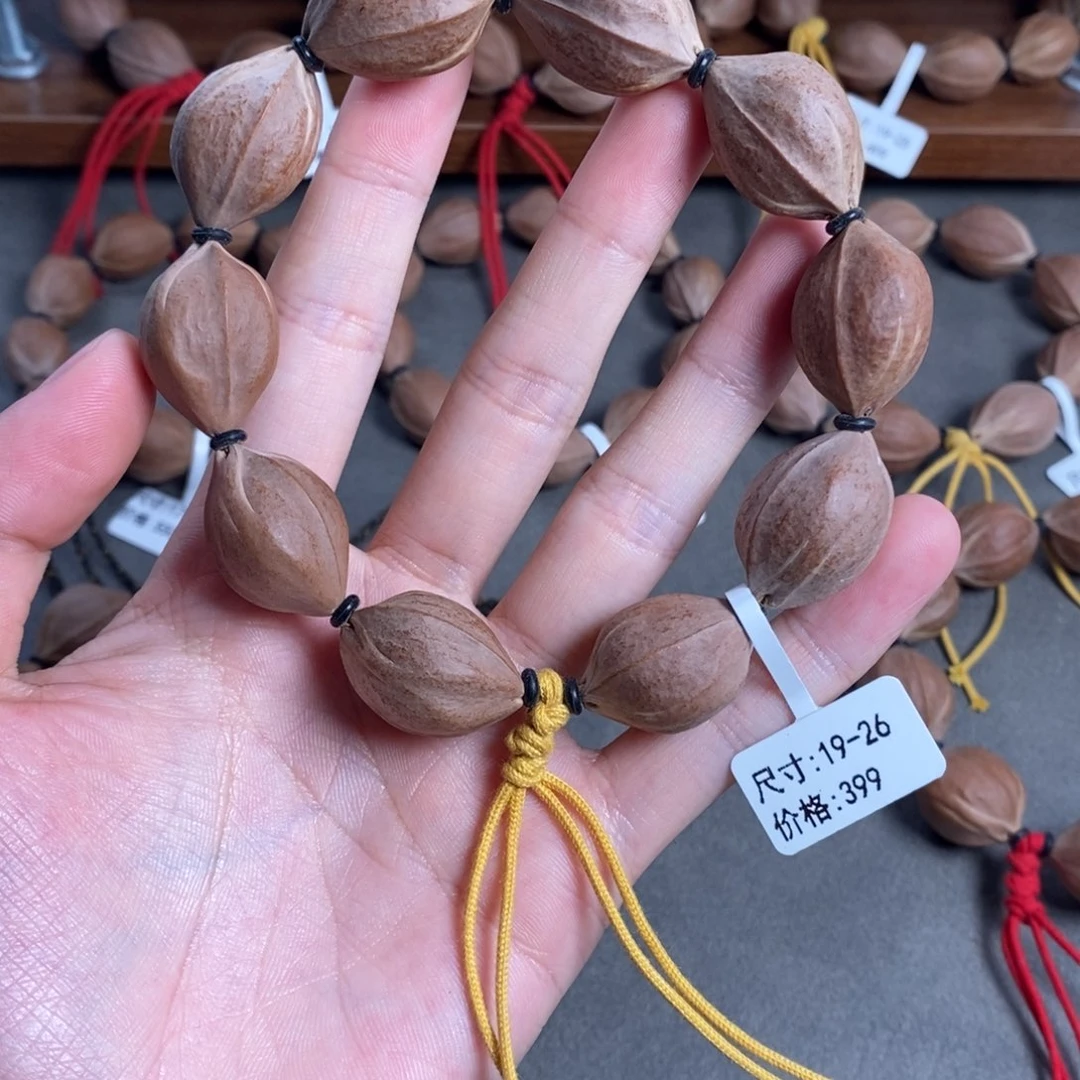 M***i吊坠橄榄核梅林铁盒19.26