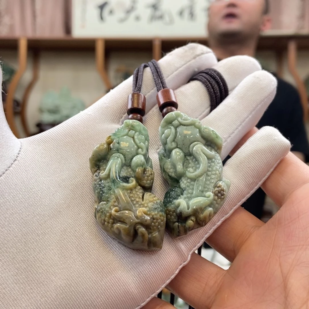 蛇纹石玉吊坠未镶嵌