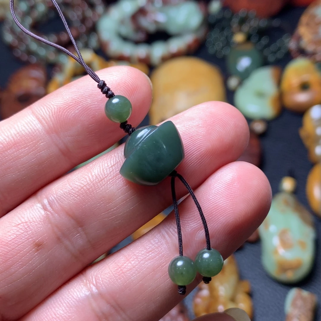 岫岩河磨玉（透闪石质玉）未镶嵌颈饰