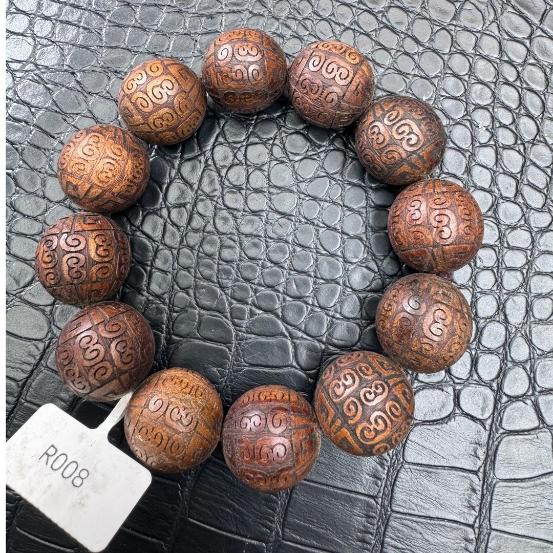 728沉木雕刻手串