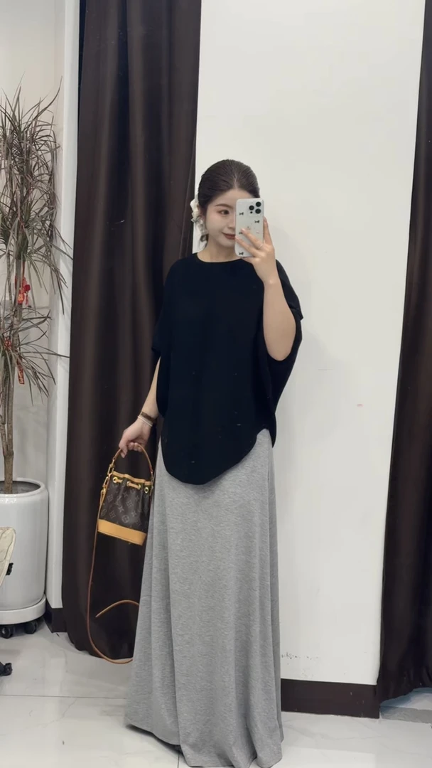 极简设计蝙蝠袖小衫