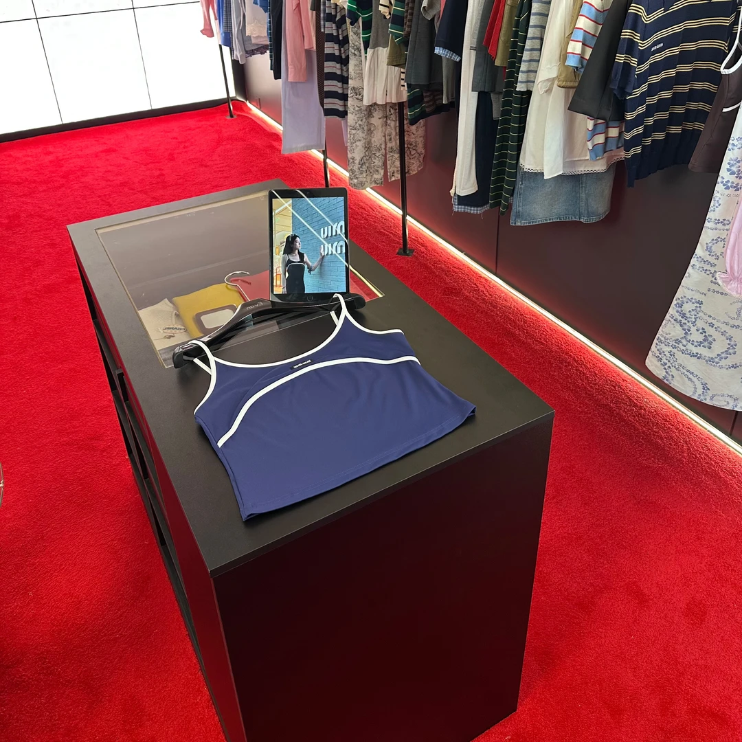 A228【M家】高版本25n美背减龄字母贴布撞色包边短款吊带背心无袖