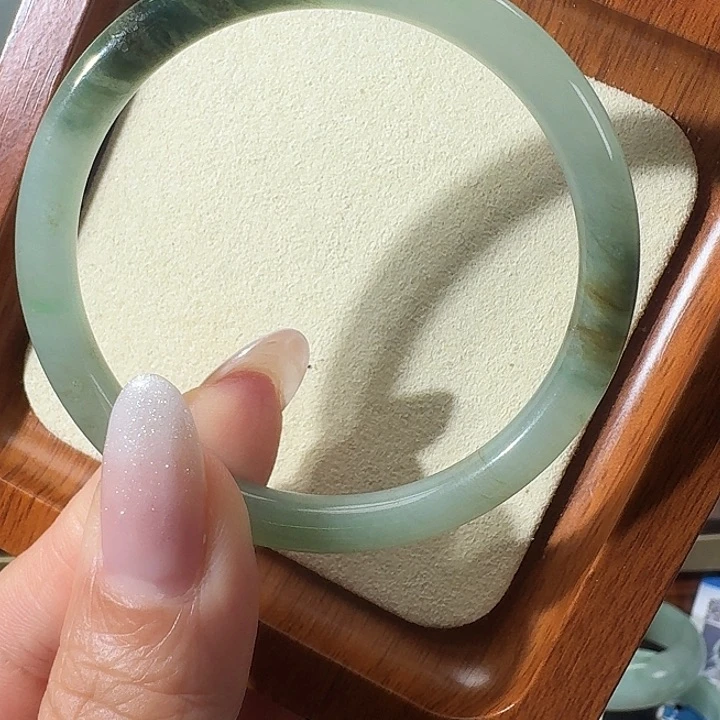 翡翠手镯未镶嵌51圆条手镯
