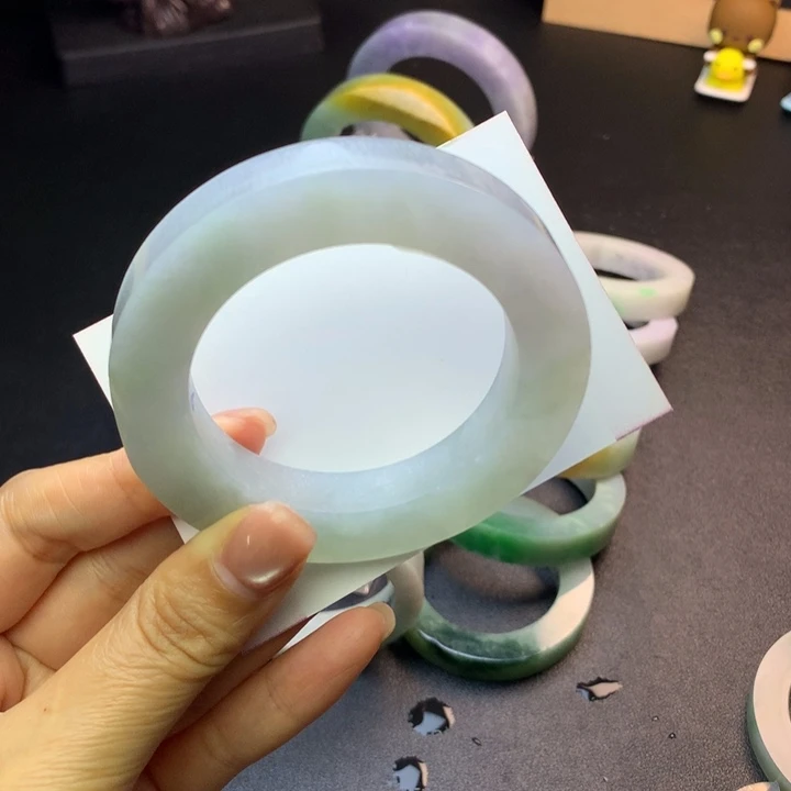 定制翡翠未镶嵌手镯