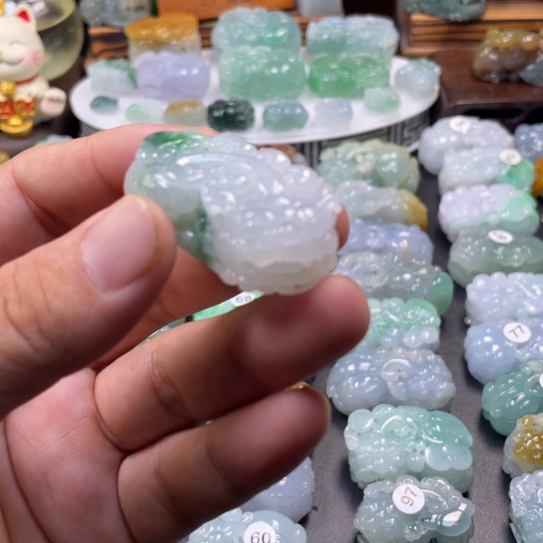 颈饰未镶嵌翡翠貔貅