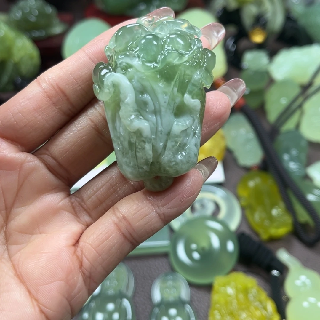 蛇纹石玉未镶嵌颈饰
