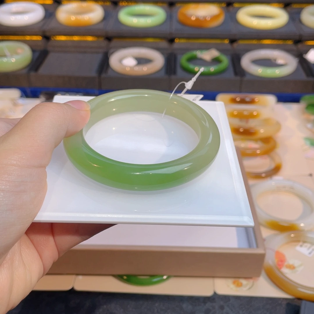 和田玉手镯未镶嵌蓝*