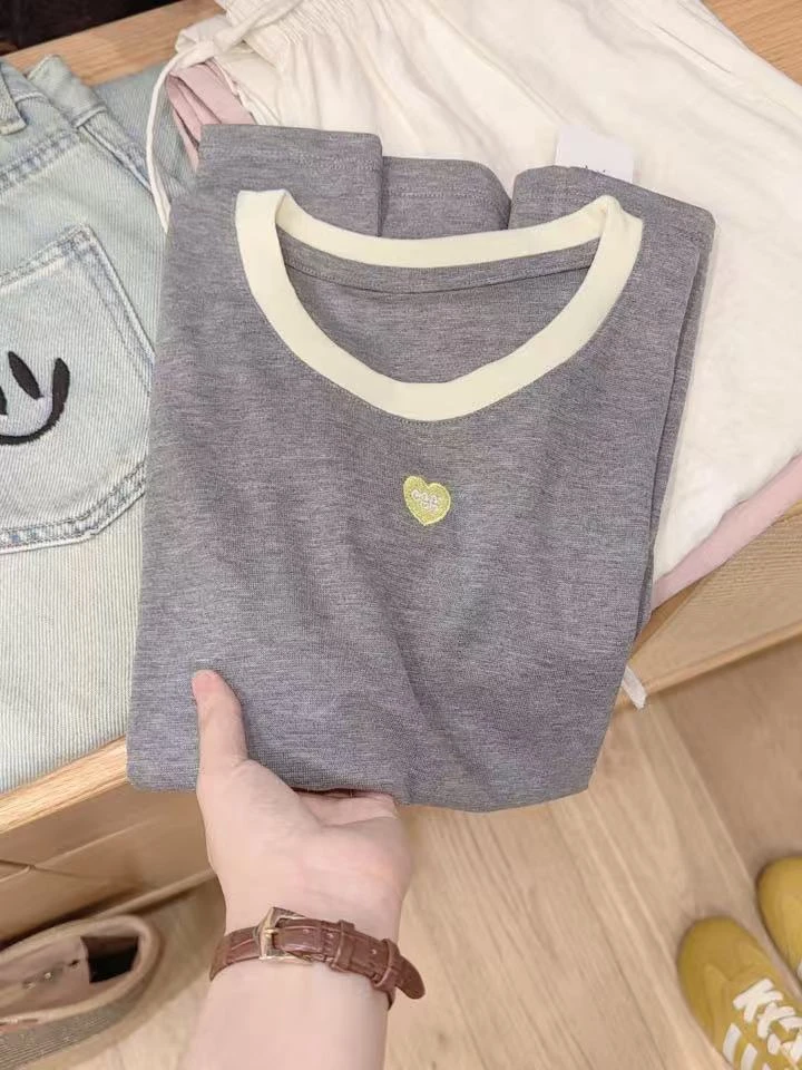 七言家韩单！韩版egg刺绣爱心撞色柔软短袖@