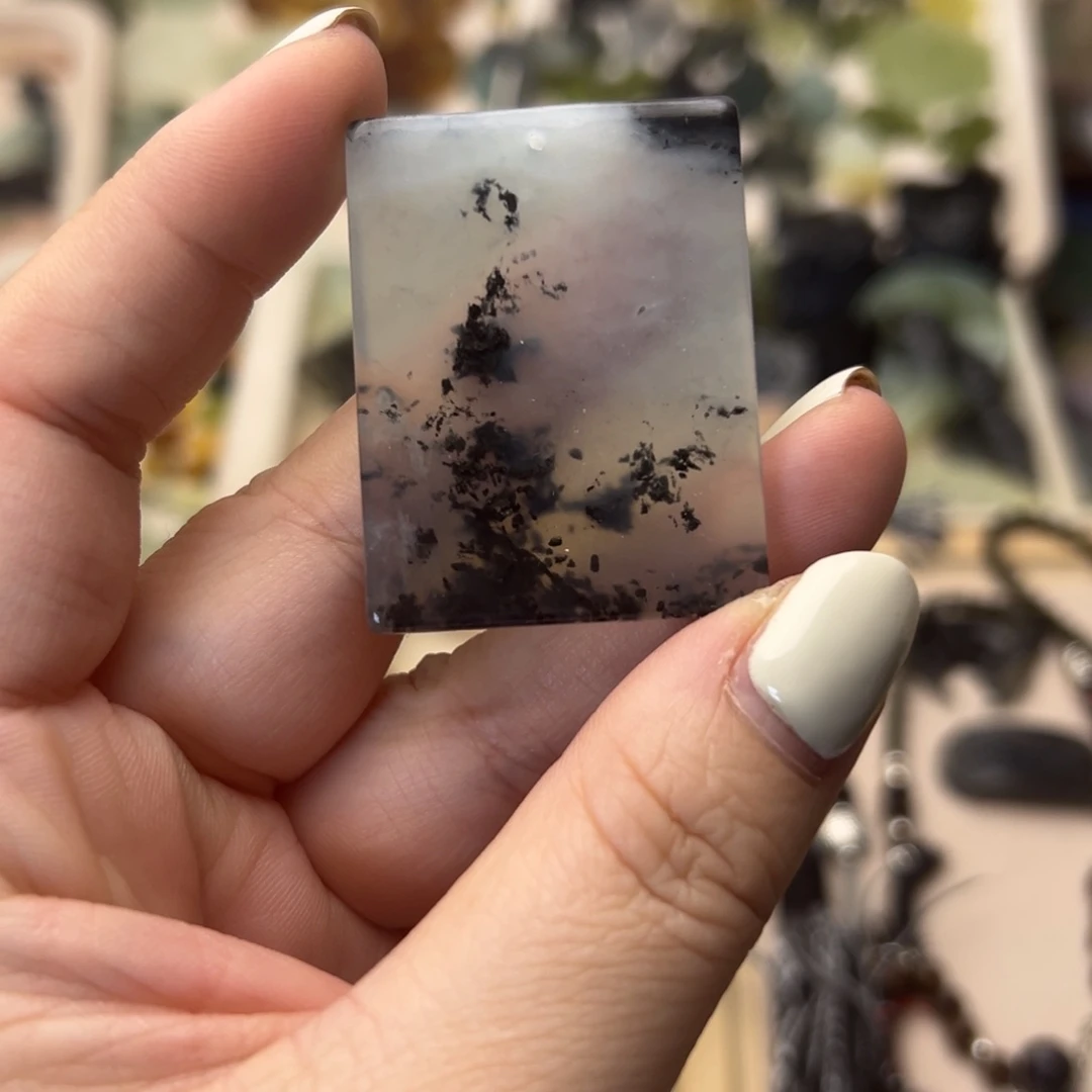 蛇纹石玉颈饰合金