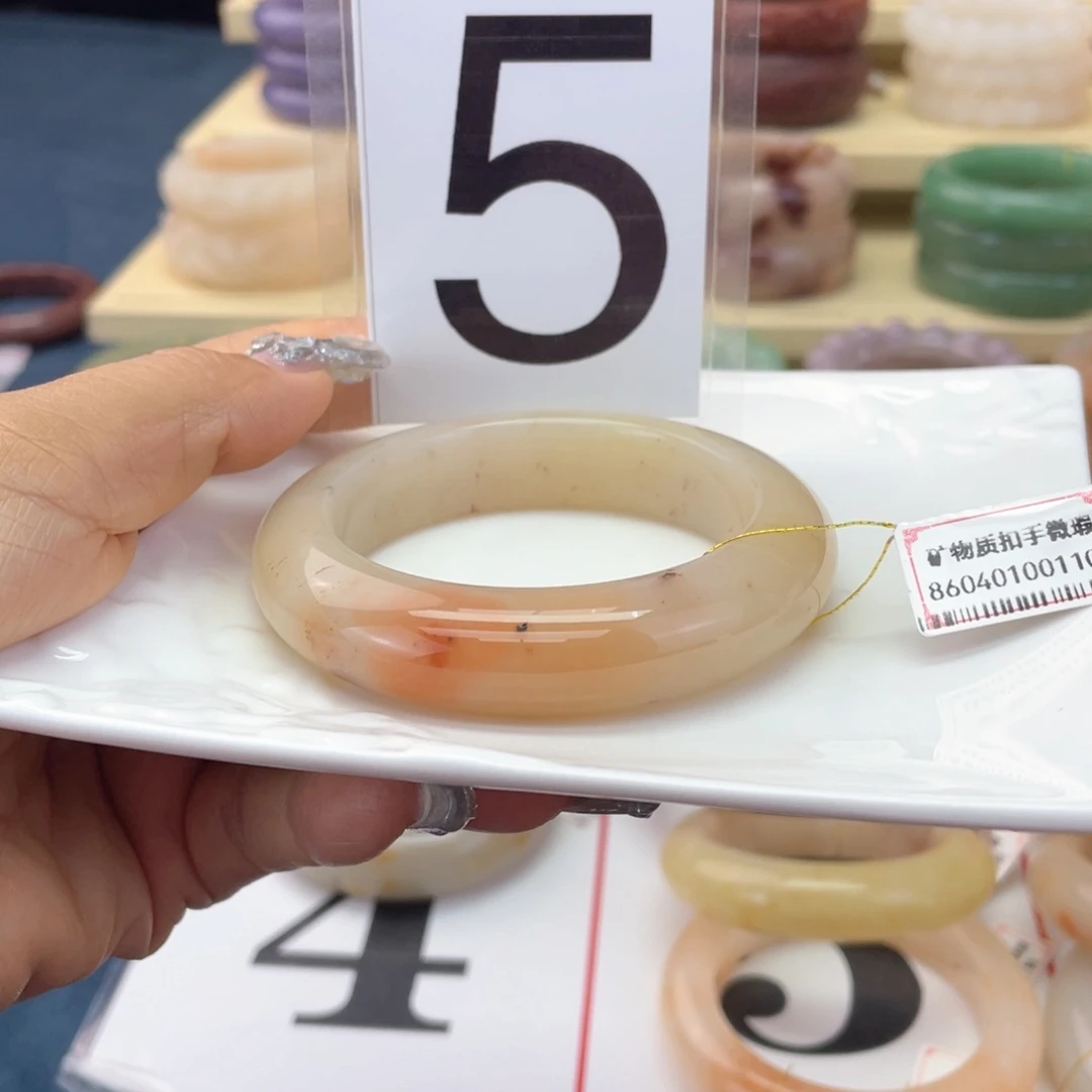 石英质玉未镶嵌手镯