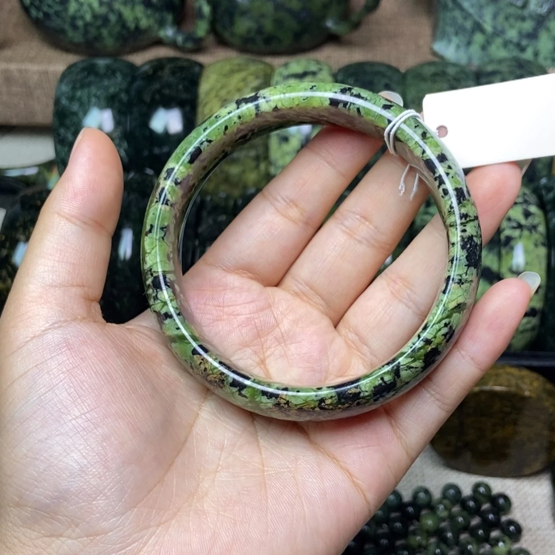 蛇纹石玉未镶嵌颈饰温*