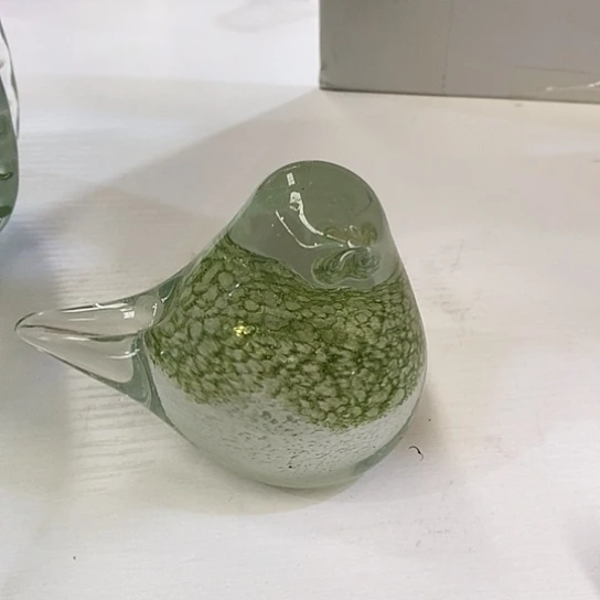 琉璃花瓶高7厘米宽9厘米