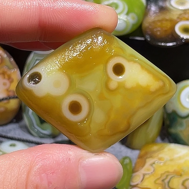 玛瑙/玉髓未镶嵌珠宝奇石
