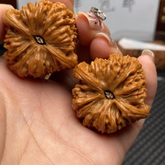 文玩核桃吊坠41凹底南疆石