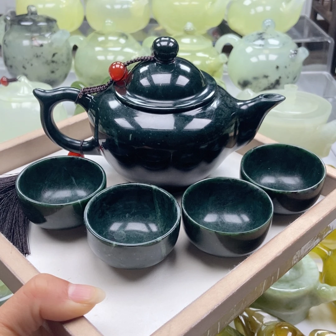 蛇纹石玉未镶嵌壶