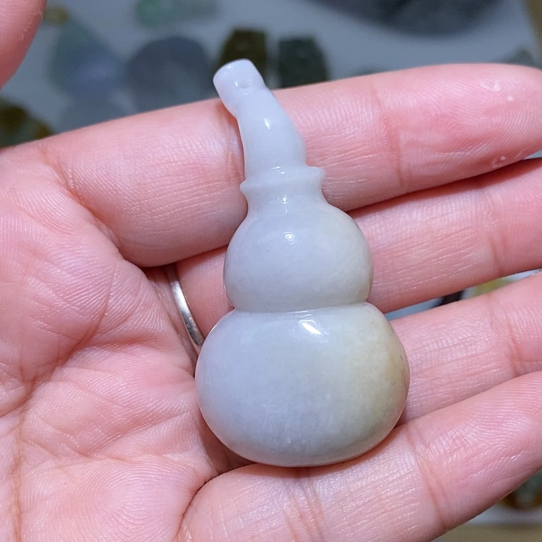 翡翠未镶嵌颈饰葫芦