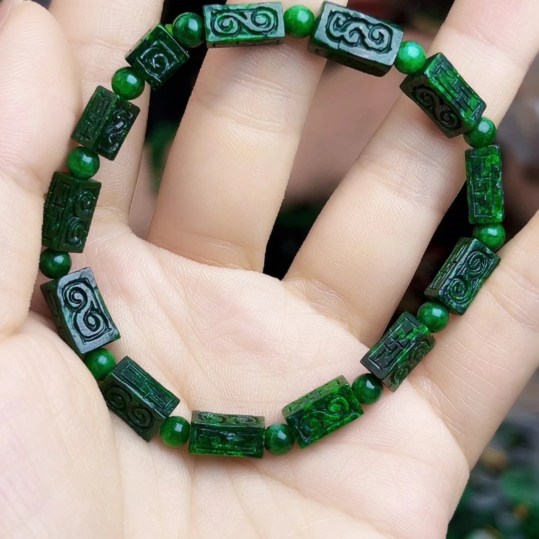 翡翠未镶嵌颈饰多样性