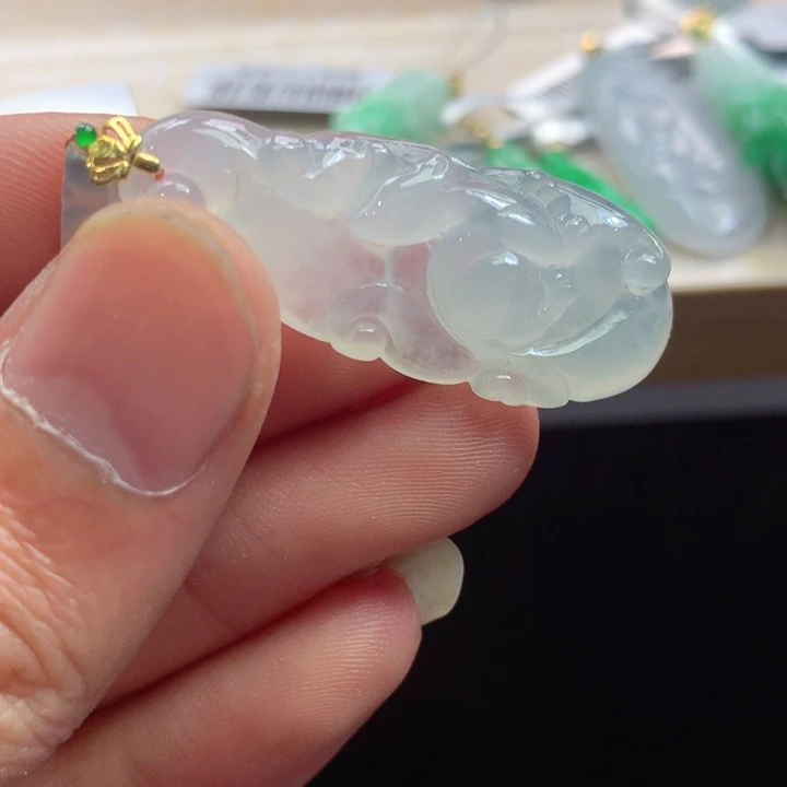 翡翠未镶嵌颈饰吊牌