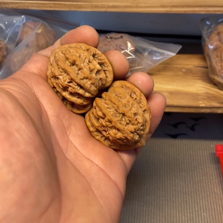 文***嚒核桃全品无修，山地同树果。