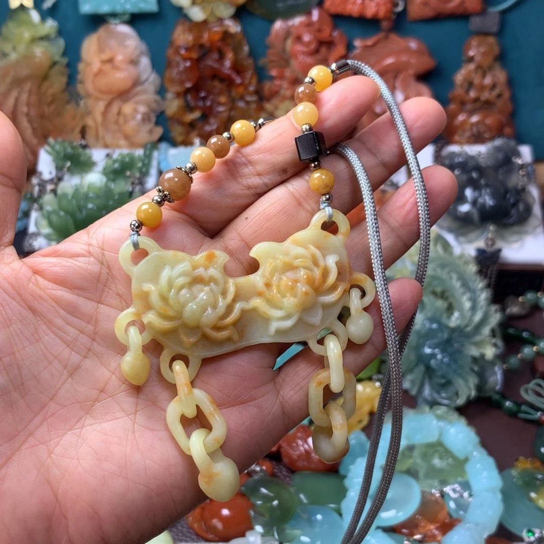 蛇纹石玉未镶嵌挂坠