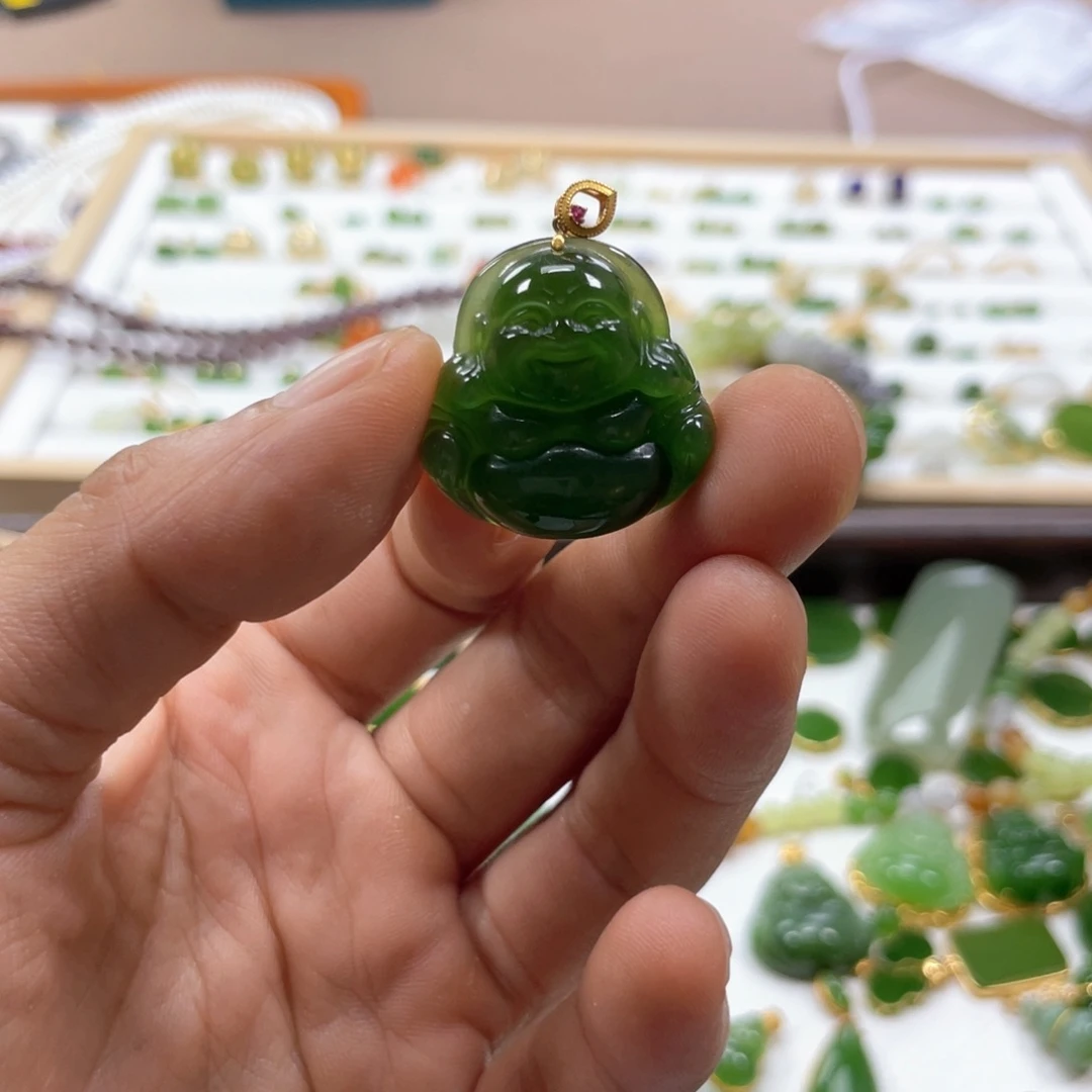 18K金镶嵌和田玉耳饰